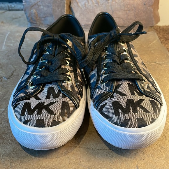 🤩Michael Kors🤩 - Picture 2 of 7